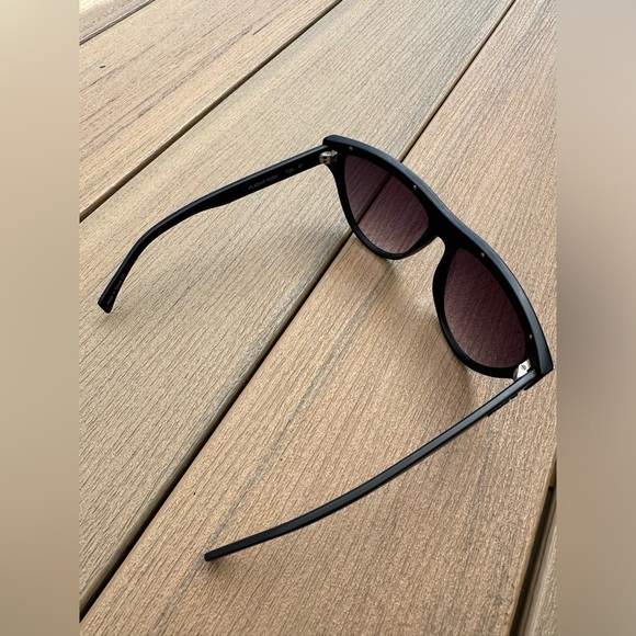 Quay Flight Risk Sunglasses for Women Black Gold Sunglasses Glam Summer main image 4